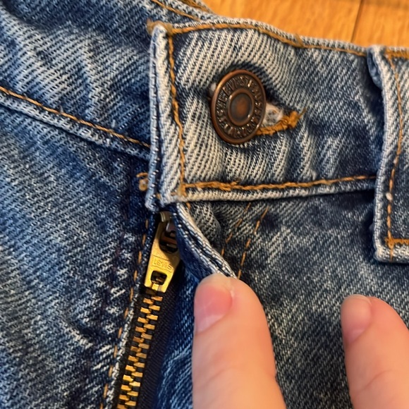 Vintage Levi’s 910 USA MADE High Waisted Cuffed denim jean shorts Size 11 EUC - Picture 3 of 7